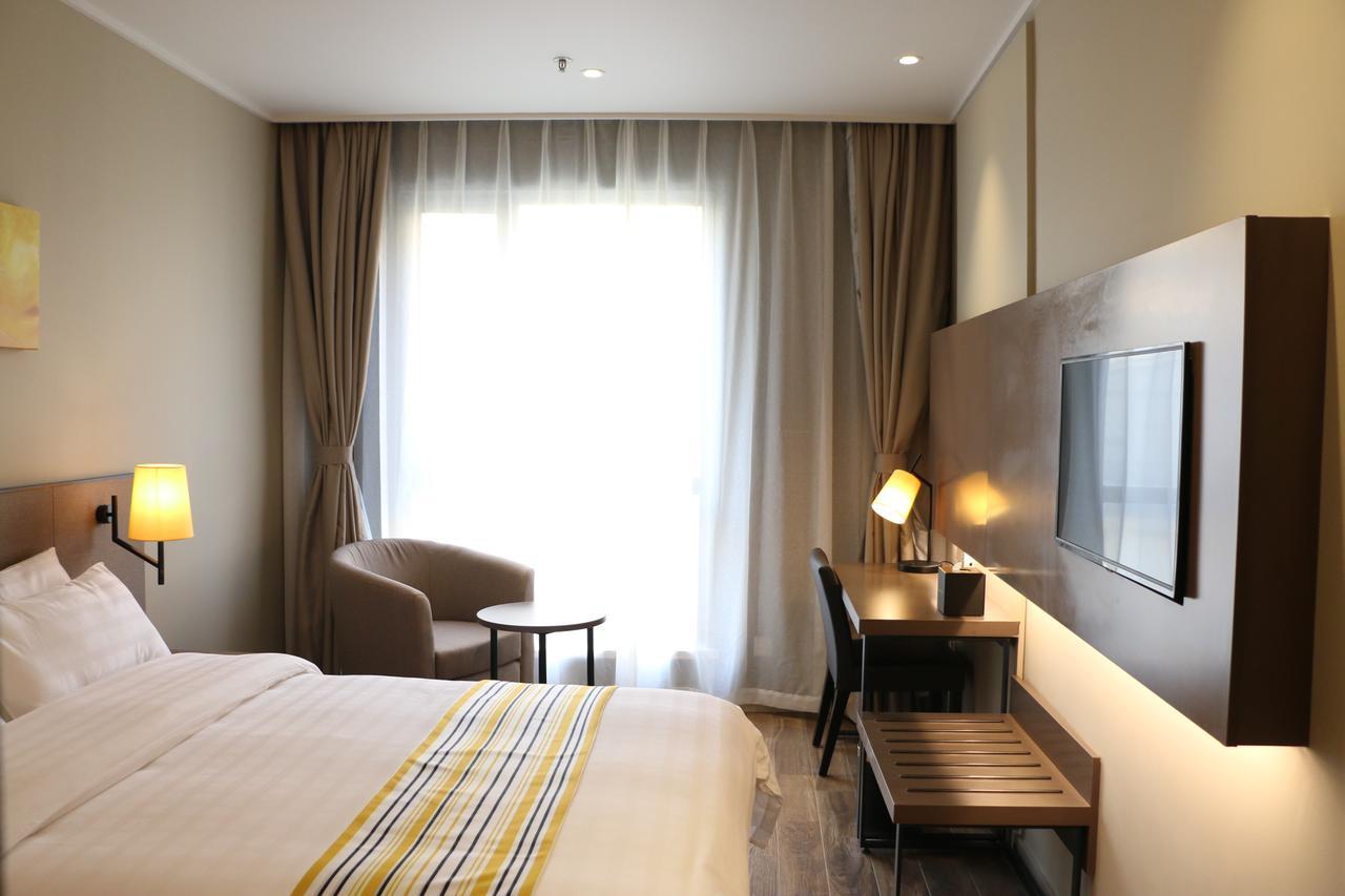 Home Inn Plus Shanghai People'S Square East Jinling Road Luaran gambar